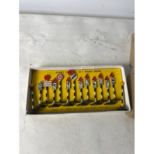 191 - Dinky toys No47 road signs with original box