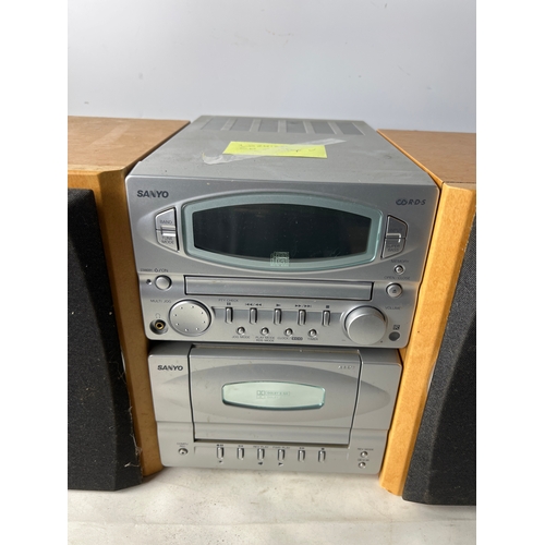 195 - Sanyo JCX-M6CD hifi with speakers - tested & working