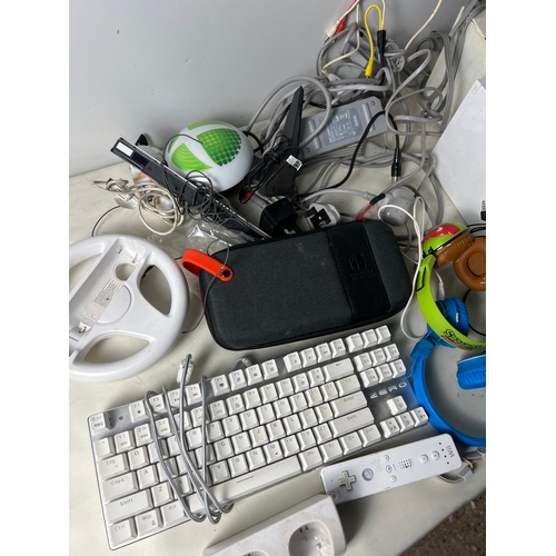 197 - Mixed gaming lot inc Wii’s, Xbox light, gaming keyboard, wii u case and more