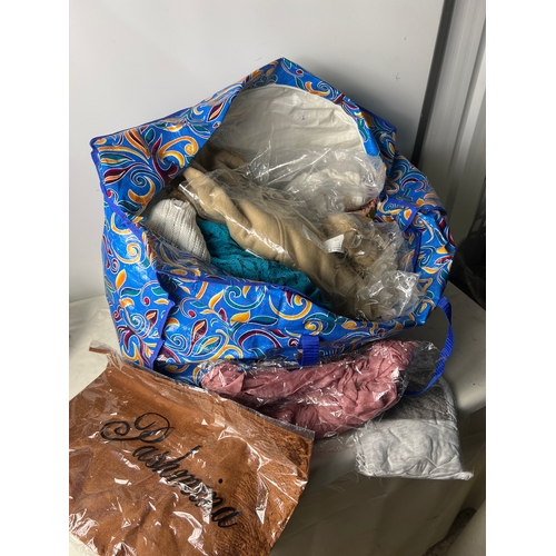 200 - Large bag of mixed clothing inc new items and knit wear