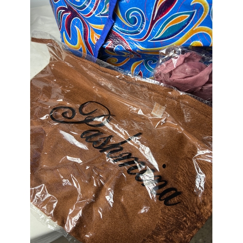 200 - Large bag of mixed clothing inc new items and knit wear