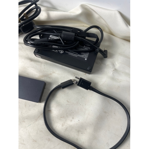 234 - HP slim laptop docking station - elite thunderbolt 3 dock - 841840-002 - with cables