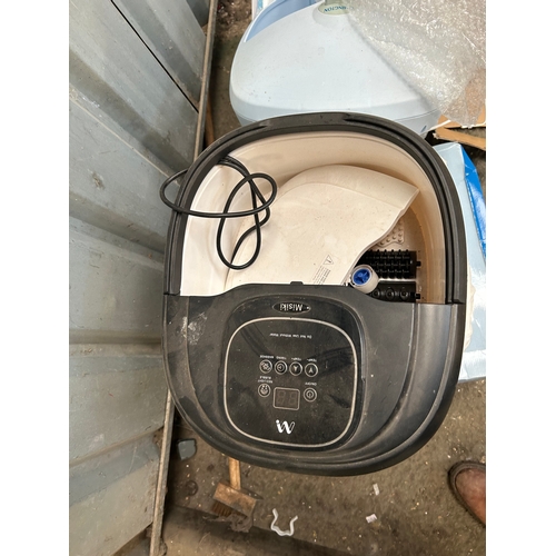 255 - Selection of foot spas