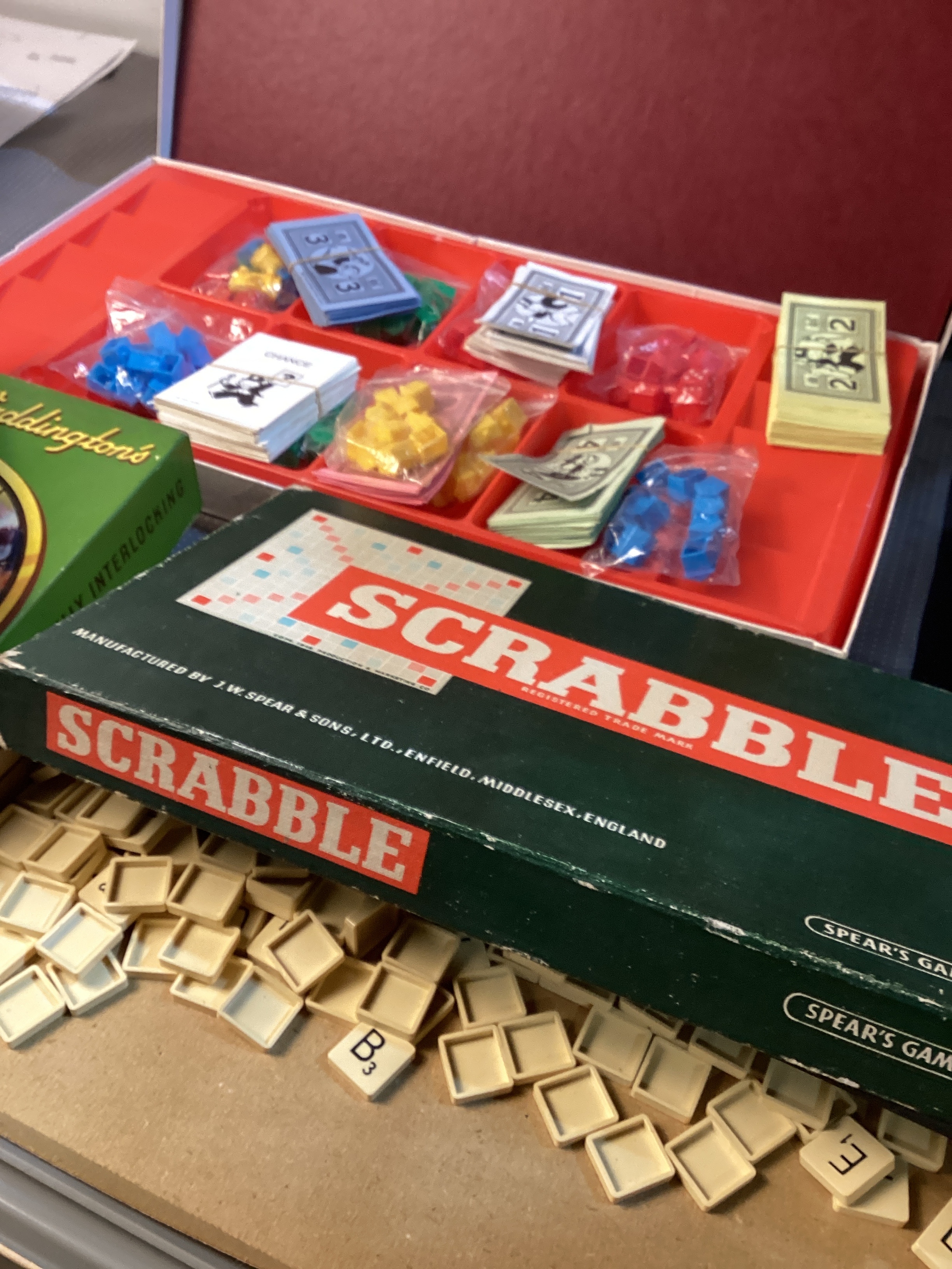 Collection of games and jigsaws includes Telly addicts, 1991 junior ...