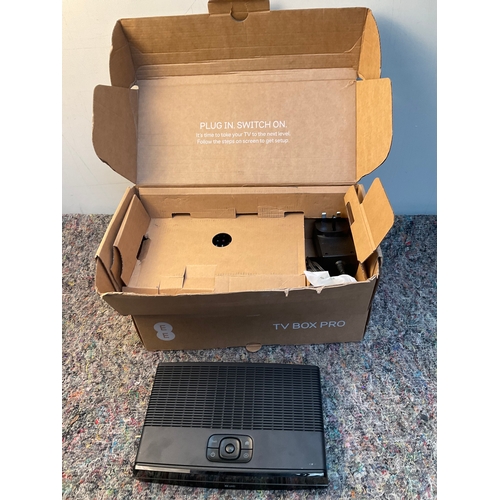 2x EE TV Box pro