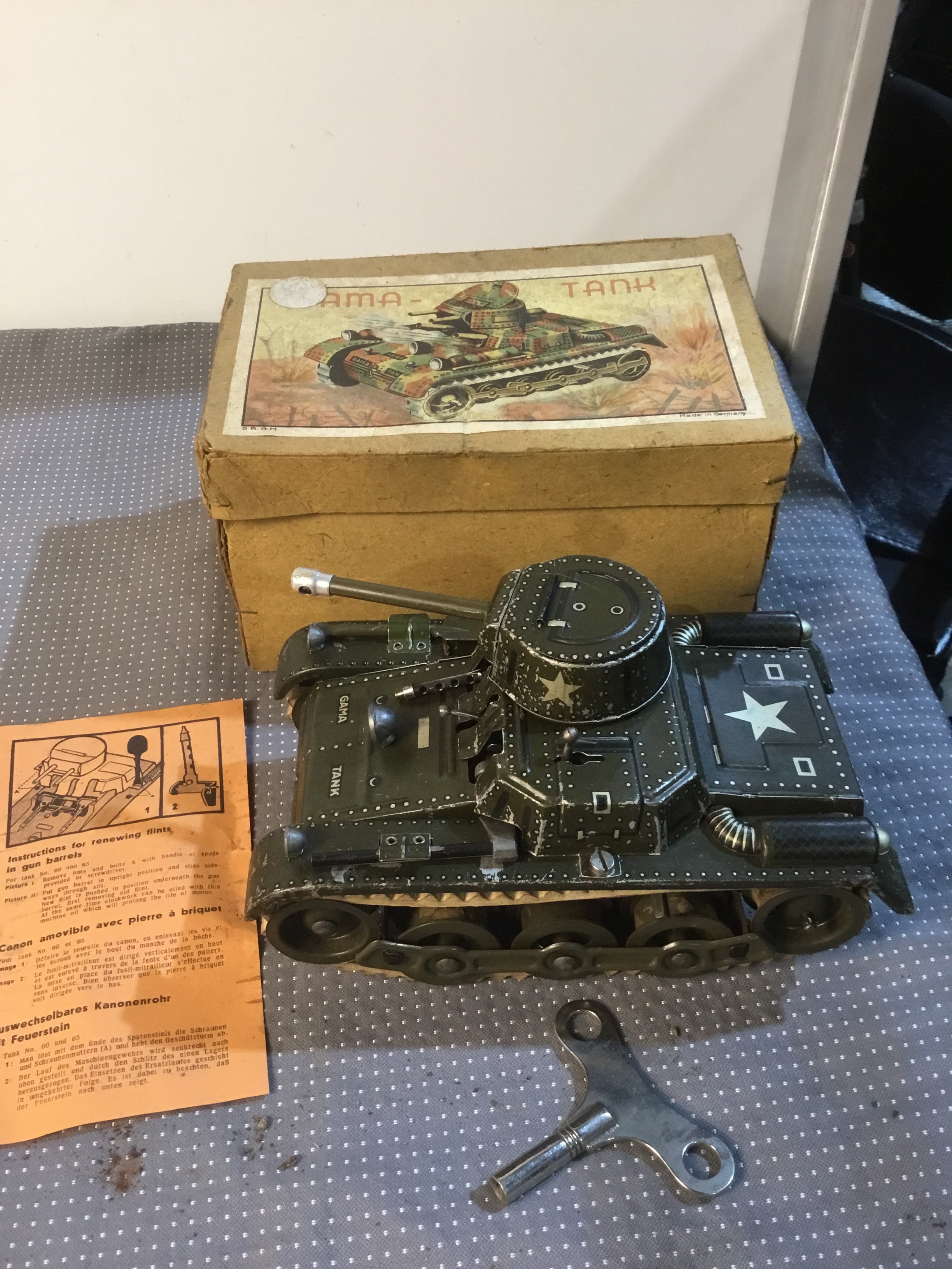 Vintage gama tank clockwork mechanical toy