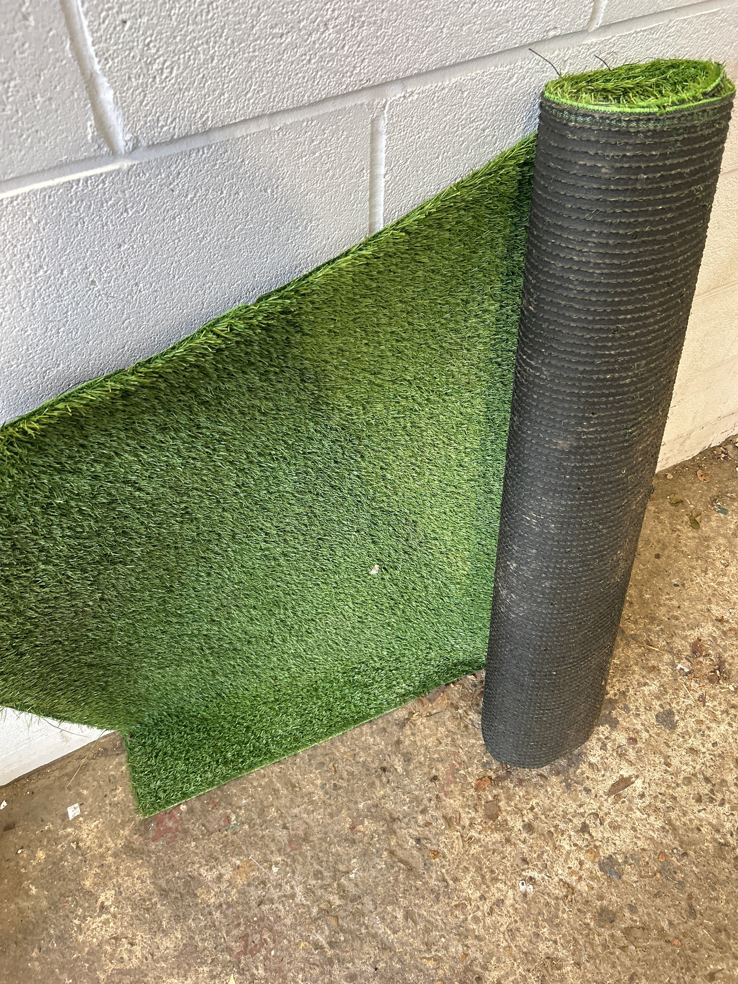 Large roll of Astro turf in good condition