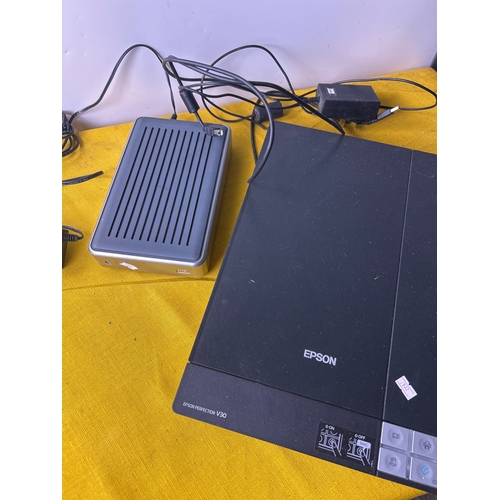 65 - Epson perfection V30 scanner and western digital external hard drive