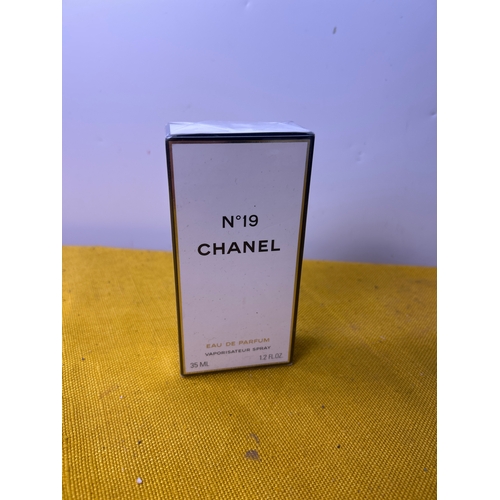 69 - Sealed Chanel No19 35ml perfume spray