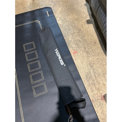 86 - Roll up table poker mat with carry case
