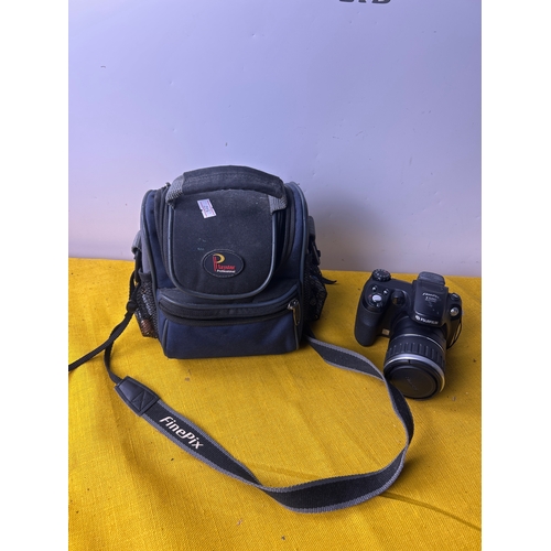 91 - Fujifilm finepix S5200 digital camera with case