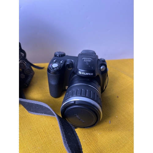 91 - Fujifilm finepix S5200 digital camera with case