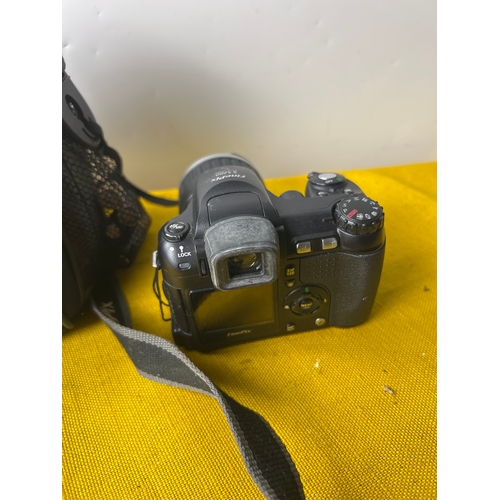 91 - Fujifilm finepix S5200 digital camera with case