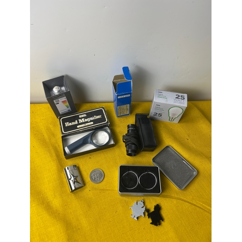 92 - Mixed lot in hand magnifier, Monoscope, light bulbs, angel & devil ornament and more