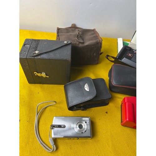 99 - Vintage cameras inc Canon Ixus I, hanimex camera and more