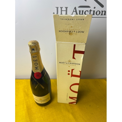 114 - Moet & Chandon champagne brut imperial - boxed