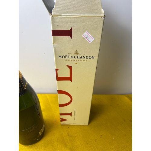 114 - Moet & Chandon champagne brut imperial - boxed