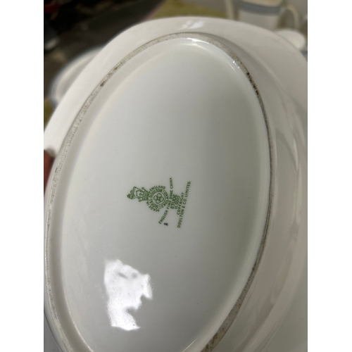 118 - Very large quantity of Royal Doulton Etude pattern dinner service
