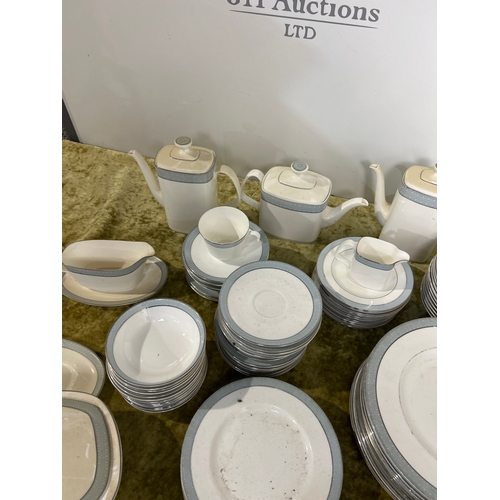 118 - Very large quantity of Royal Doulton Etude pattern dinner service