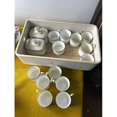 118 - Very large quantity of Royal Doulton Etude pattern dinner service