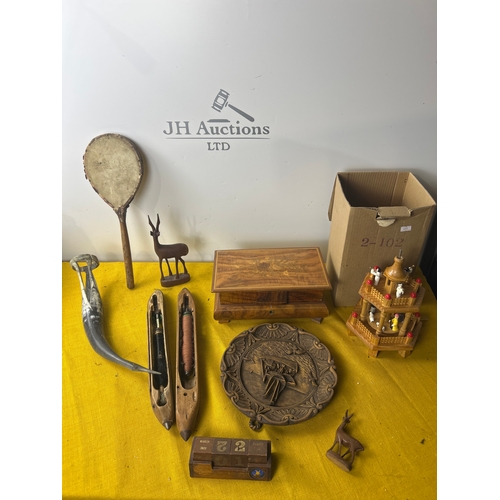 75 - Wooden lot inc jewellery box, carved horn, day date calendar and more