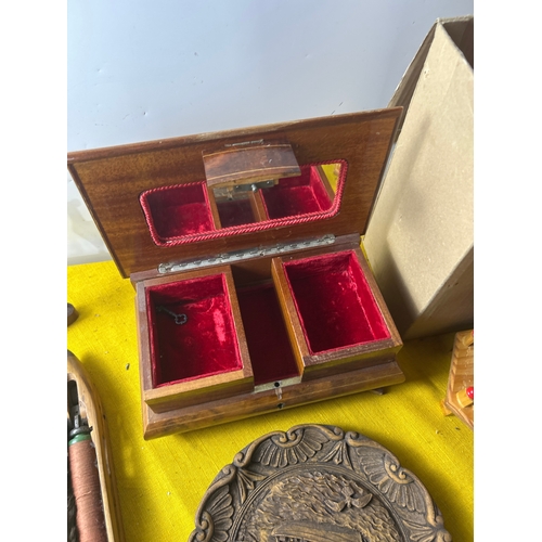 75 - Wooden lot inc jewellery box, carved horn, day date calendar and more