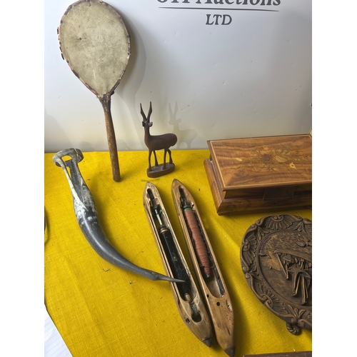 75 - Wooden lot inc jewellery box, carved horn, day date calendar and more
