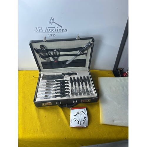 81 - Viners 24 piece knife set with briefcase - looks unused