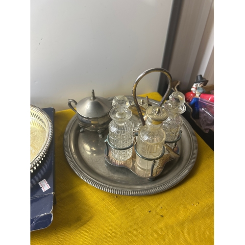 91 - Silver plate lot inc condiment set, trays and more