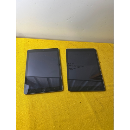 93 - Pair of Apple iPads A1474 - reset ready to go