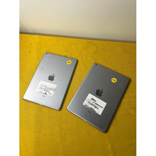 93 - Pair of Apple iPads A1474 - reset ready to go