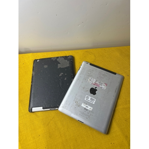 100 - Pair of Apple iPads A1395 - reset for use
