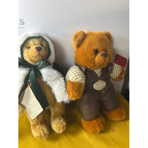 103 - The wonderland bear, Elvis sings teddy bear and queens guard bear