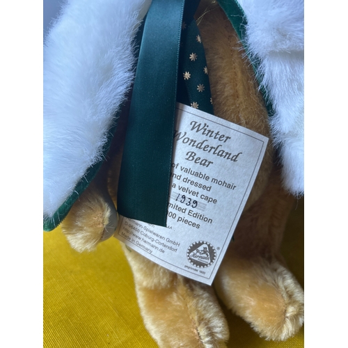 103 - The wonderland bear, Elvis sings teddy bear and queens guard bear