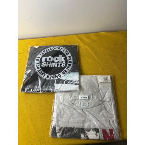 111 - Pair of Queen rock shirts - size XL from
The official concerts - sealed