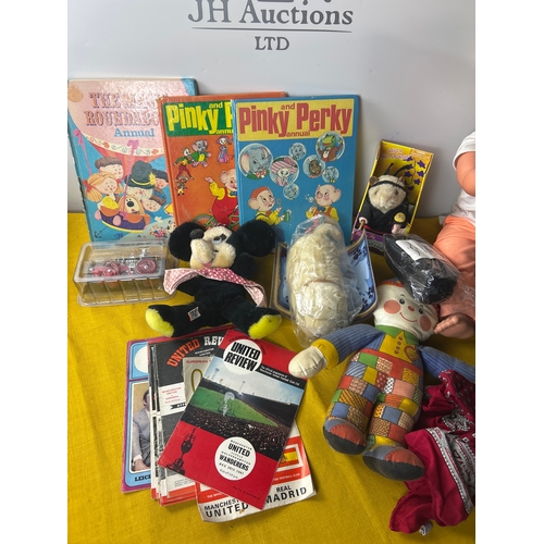 113 - Mixed lot inc annuals, football annuals, dolls, toys and more