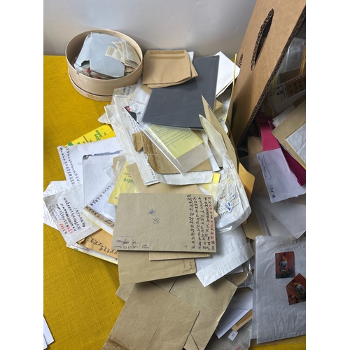 116 - A huge quantity of mainly English stamps - box full of envelopes of stamps