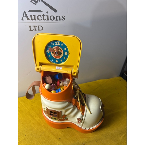 121 - Matchbox play boot complete with characters