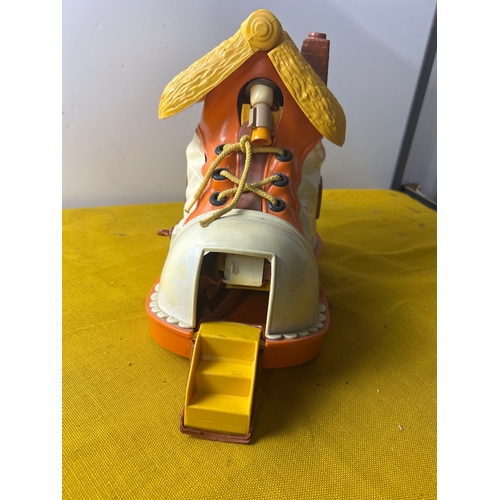 121 - Matchbox play boot complete with characters