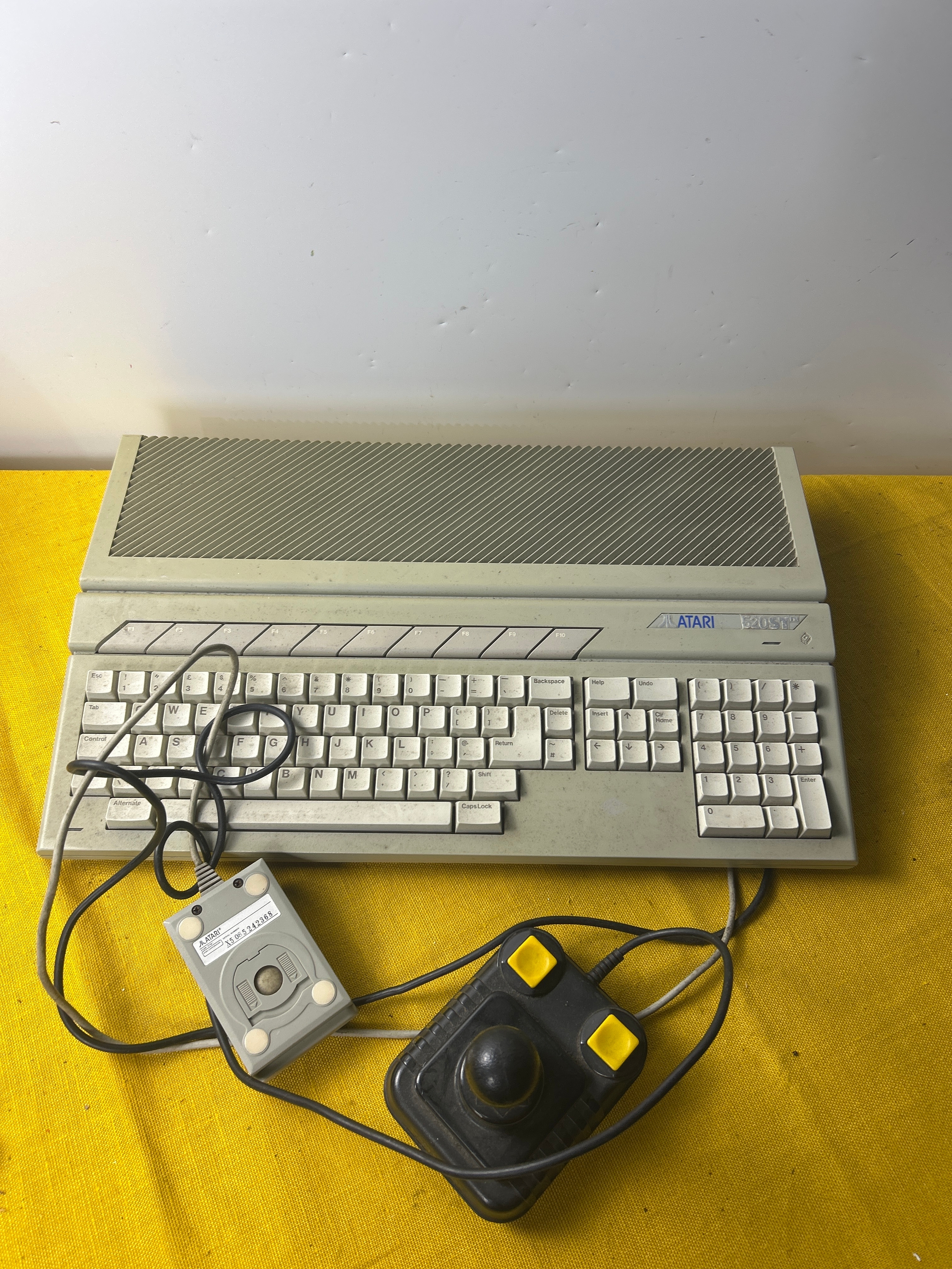 Atari 520ST FM vintage games console with joystick and mouse - untested