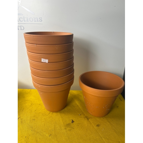 19 - 8x 6” terracotta garden pots in good condition