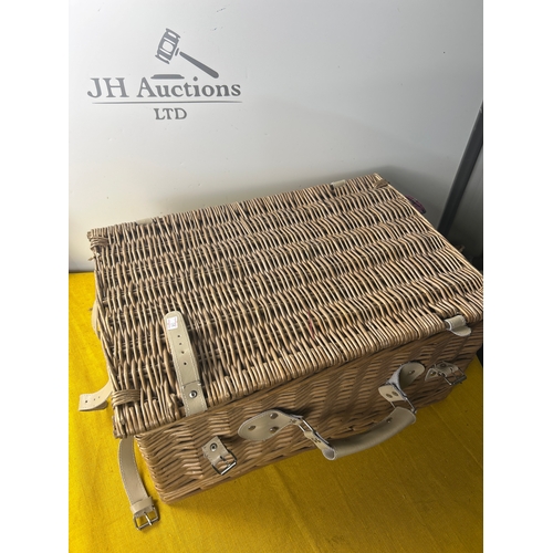 21 - Wicker picnic hamper with contents