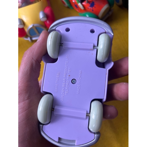 31 - 5x Noddy cars and petrol pump in good condition