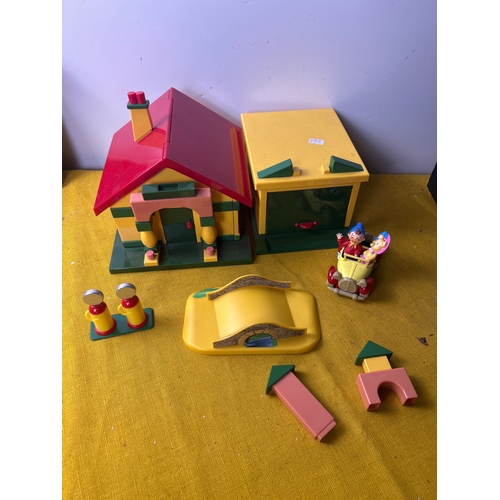 32 - Noddy playhouse with garage, car & accessories