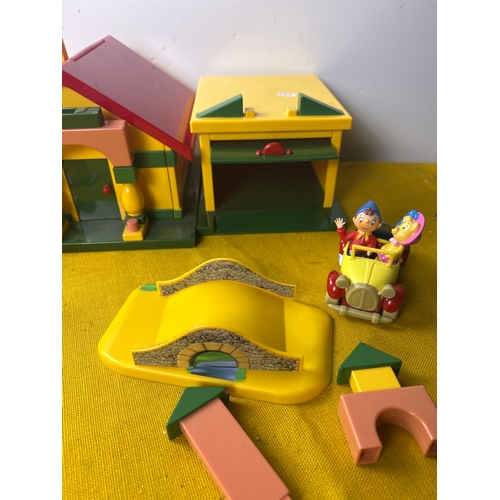 32 - Noddy playhouse with garage, car & accessories