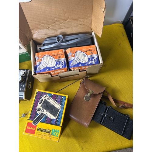 41 - Photography lot inc slide projector, Bolex camera and boxed Kodak camera