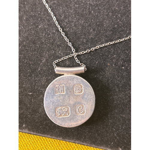 44 - Sterling silver necklace with ingot style pendant in purple stone - 16.5g
