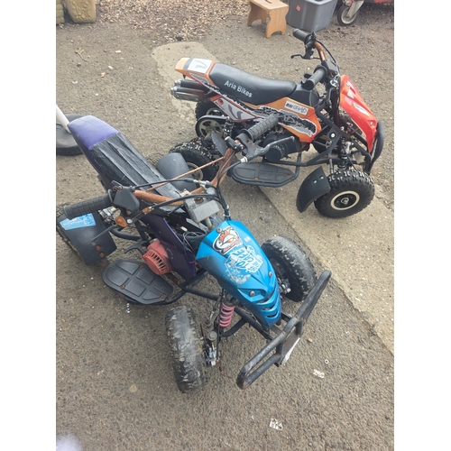 Pair of mini quad bikes - will need TLC - orange one pull start is free ...