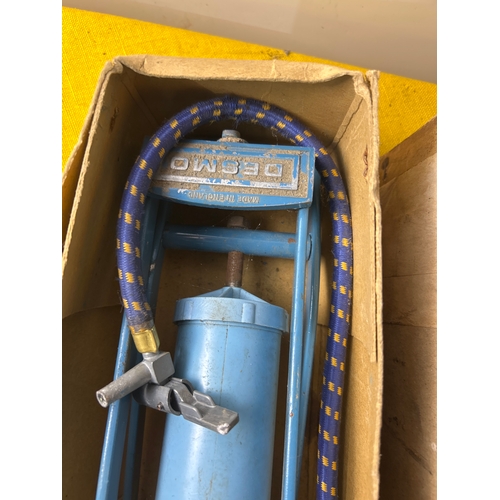19 - Vintage Desmo foot pump with box