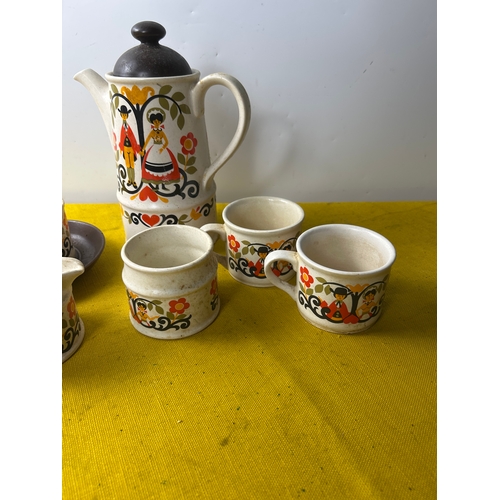 37 - Mid century Sadler coffee pot with 4 mugs and milk jug